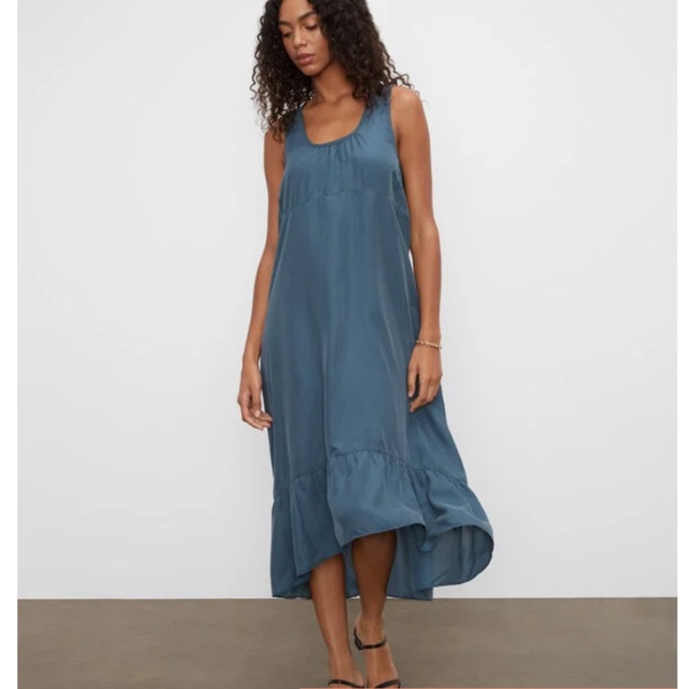 Club Monaco Silk Parachute Dress. Size 00. Midnight Navy.